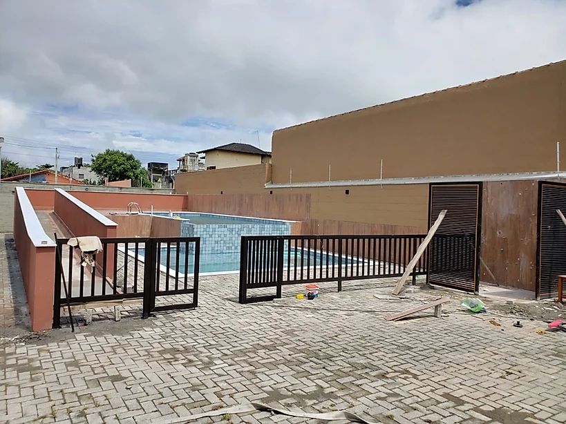Área de lazer com piscina